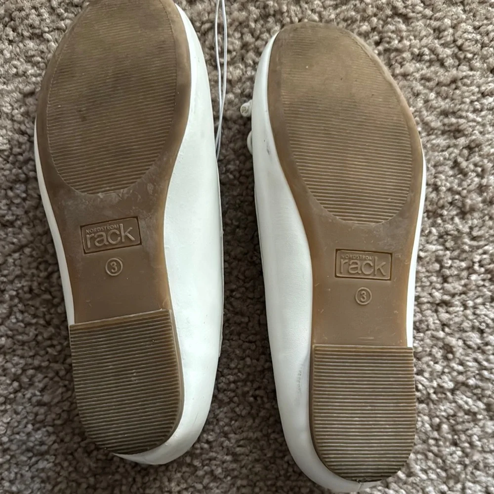 White Dress Shoes with Rounded Toe and Decorative Bow